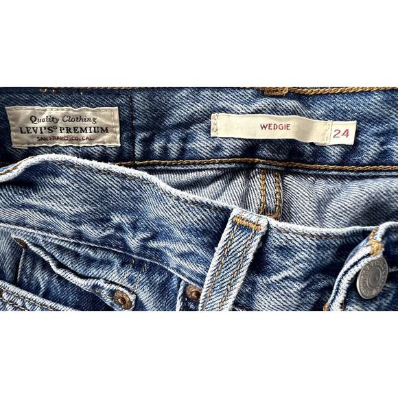 Levi’s Premium Wedgie Icon Fit in Higher Lover Blue Denim Distressed Jeans Sz 24 - Picture 5 of 5
